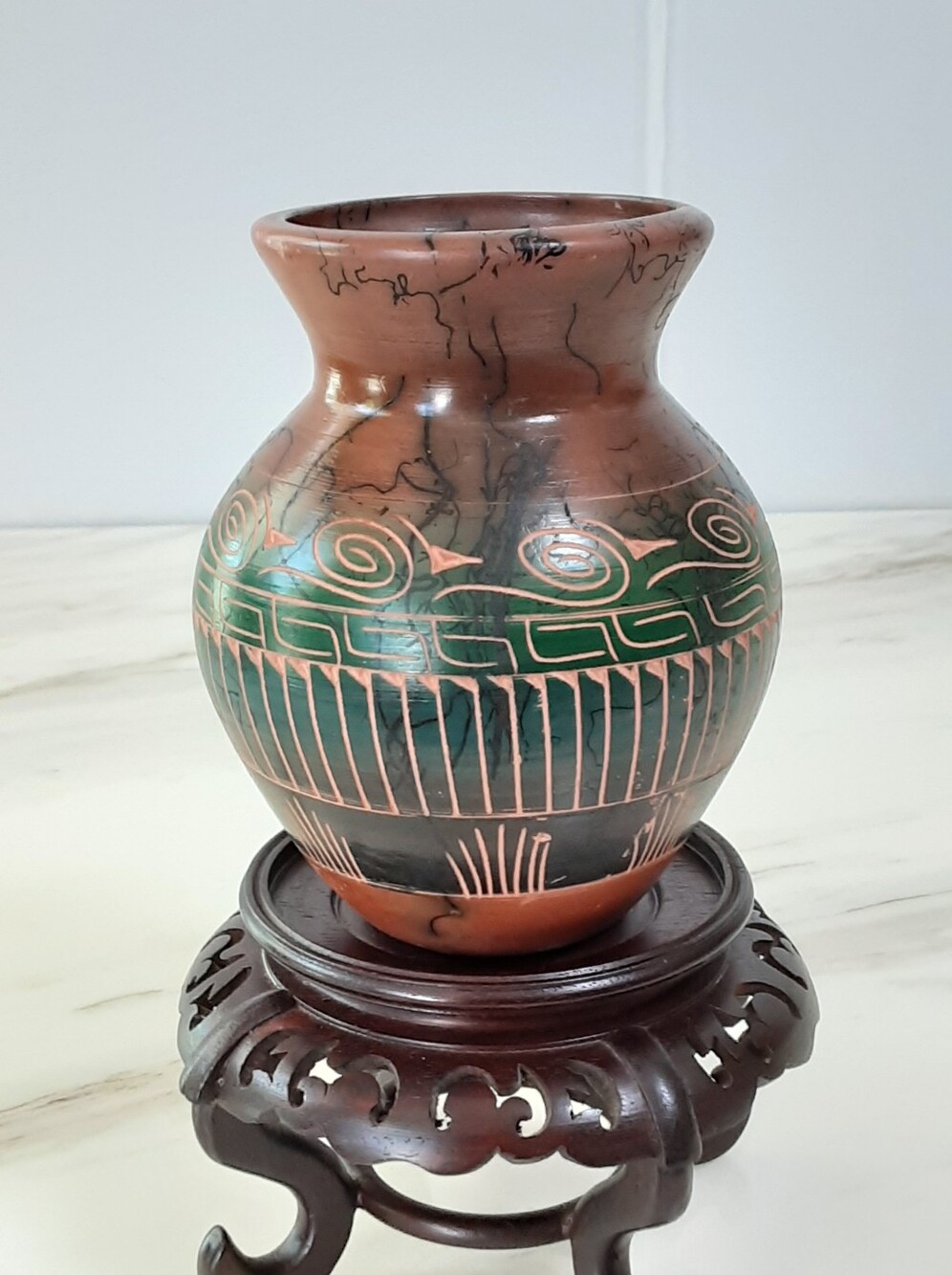 Native American NAVAJO Etched Horse Hair Red Clay Pottery Signed